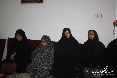 دیدار معاون استاندار با خانواده 2 شهید والا مقام در کردکوی