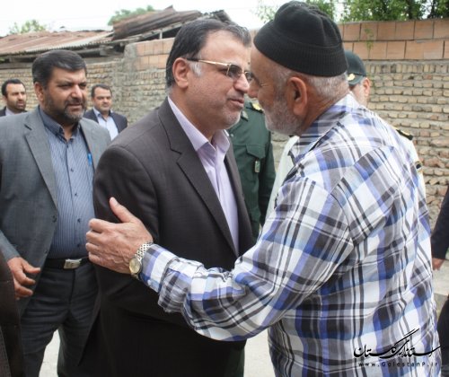 دیدار معاون استاندار با خانواده 2 شهید والا مقام در کردکوی