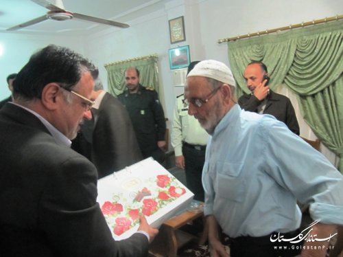 دیدار معاون سیاسی امنیتی استاندار گلستان با امام جمعه کردکوی و چند خانواده شهید