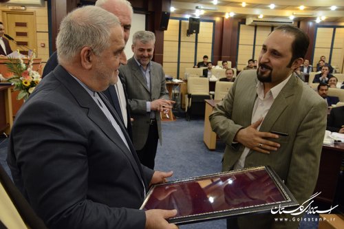 در کارگروه ها از مشاوران جوان بصورت جدی استفاده شود