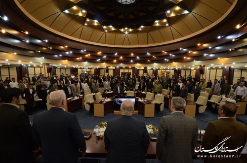 در کارگروه ها از مشاوران جوان بصورت جدی استفاده شود
