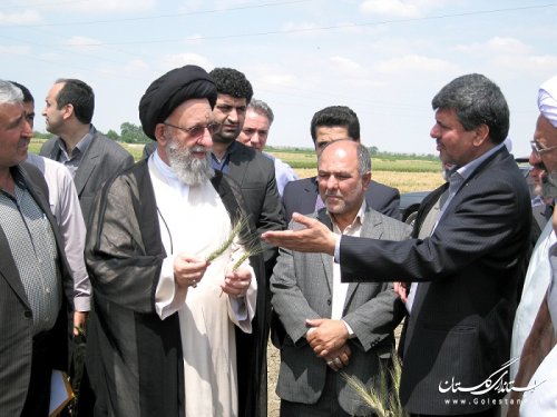 بازدید نماینده ولی‌فقیه در استان از ایستگاه تحقیقات کشاورزی گرگان
