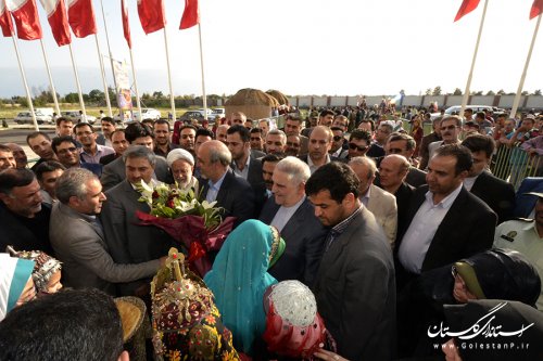 استادیوم پنج هزار نفری آزادی گنبدکاووس با حضور وزیر ورزش و جوانان افتتاح شد