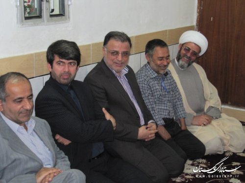 دیدار معاون سیاسی امنیتی و مدیران کل ستادی با خانواده شهدا و جانباز کلاله