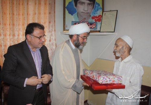 معاون سیاسی امنیتی و اجتماعی استاندار با خانواده شهدا و جانبازان کلاله دیدار کرد
