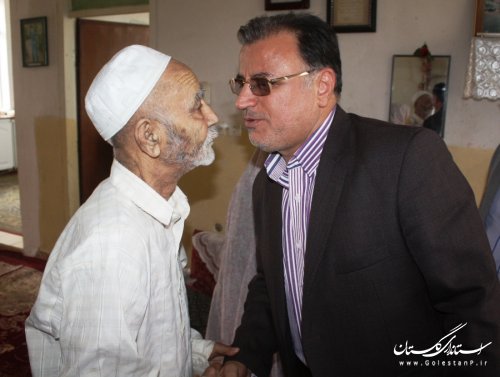 معاون سیاسی امنیتی و اجتماعی استاندار با خانواده شهدا و جانبازان کلاله دیدار کرد