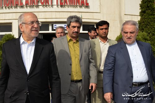 استقبال استاندار گلستان از وزیر صنعت، معدن و تجارت در فرودگاه گرگان