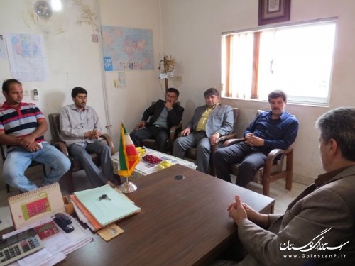 بازدید فرماندار از مزارع غلات دچار طعمه حریق شده  در روستای گری آق قلا 