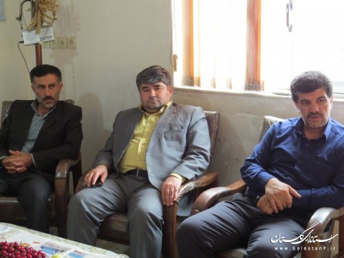 بازدید فرماندار از مزارع غلات دچار طعمه حریق شده  در روستای گری آق قلا 