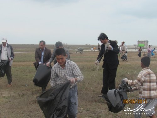 پاکسازی سواحل شهرستان گمیشان با حضور فرماندار 