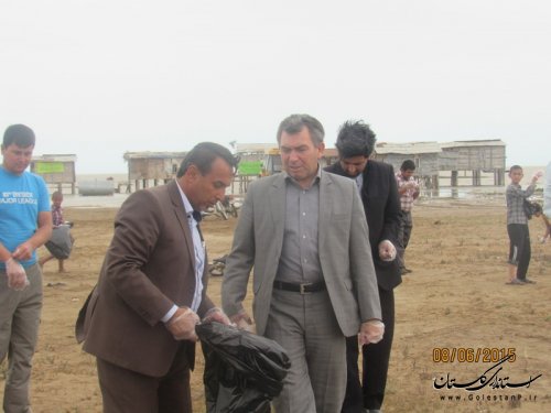 پاکسازی سواحل شهرستان گمیشان با حضور فرماندار 