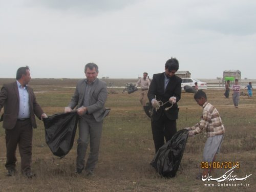 پاکسازی سواحل شهرستان گمیشان با حضور فرماندار 