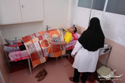 اندازه گیری فشارخون و انجام تزریقات رایگان در درمانگاه جمعیت هلال احمر استان
