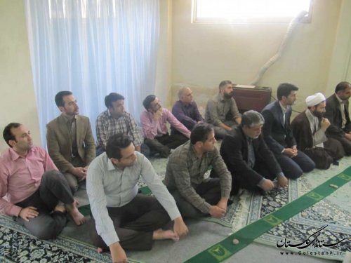 همه افراد جامعه باید در راستای ترویج فرهنگ اقامه نماز تلاش کنند