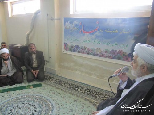 همه افراد جامعه باید در راستای ترویج فرهنگ اقامه نماز تلاش کنند