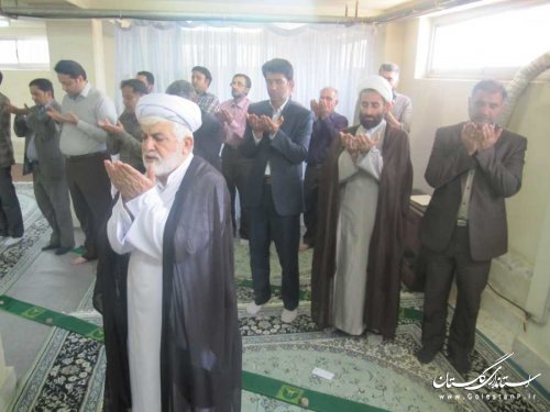 همه افراد جامعه باید در راستای ترویج فرهنگ اقامه نماز تلاش کنند