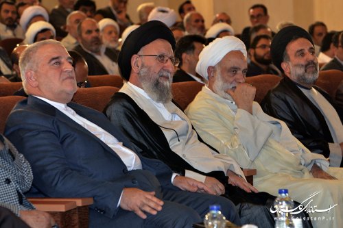 نماز بزرگترین هنر است و هنرمند باید در برابر آن خاضع باشد