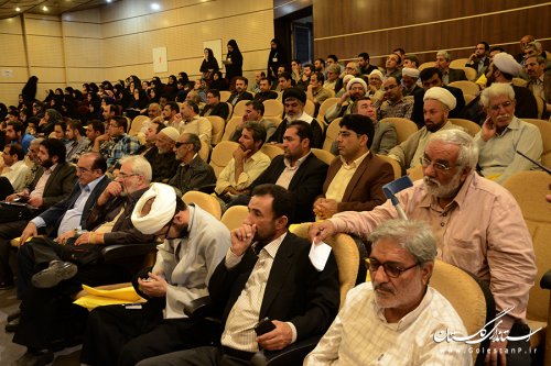 نماز بزرگترین هنر است و هنرمند باید در برابر آن خاضع باشد