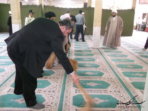 غبارروبی و عطرافشانی مساجد رامیان با حضور مسئولین شهرستان