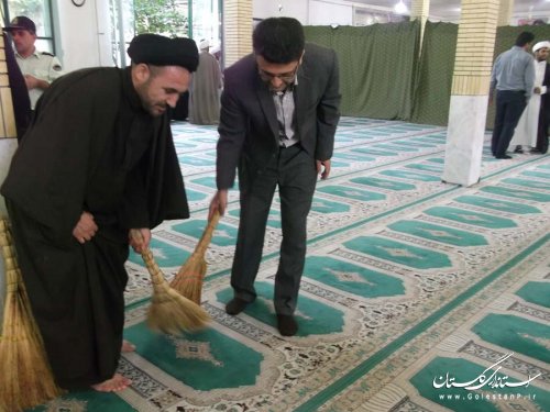 غبارروبی و عطرافشانی مساجد رامیان با حضور مسئولین شهرستان