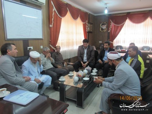 اهداء پرچم متبرک حضرت علی ابن موسی الرضا(ع) به فرماندار گمیشان
