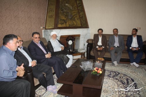 معاون استاندار با خانواده شهید و جانباز گنبدی دیدار کرد
