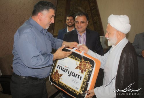معاون استاندار با خانواده شهید و جانباز گنبدی دیدار کرد