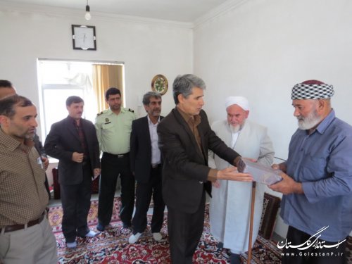 دیدار فرماندار شهرستان آق قلا با خانواده شهید و جانباز مبارزه با مواد مخدر