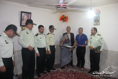 دیدار فرماندار و رئیس پلیس مبارزه با مواد مخدر کشور با خانواده شهید مبارزه با مواد مخدر 