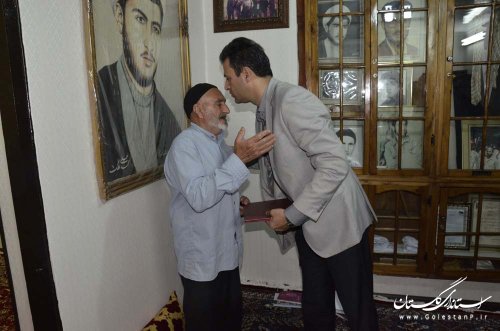 دیدار رییس سازمان مدیریت و برنامه ریزی استان گلستان با دو خانواده شهید
