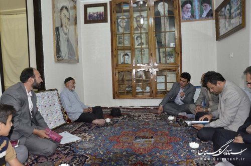 دیدار رییس سازمان مدیریت و برنامه ریزی استان گلستان با دو خانواده شهید