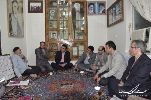 دیدار رییس سازمان مدیریت و برنامه ریزی استان گلستان با دو خانواده شهید