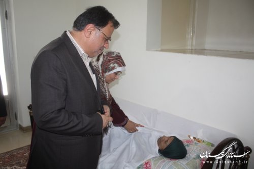 معاون استاندار با خانواده شهید و جانباز بندرترکمن دیدار کرد
