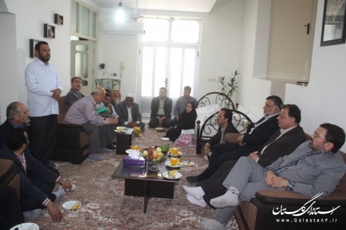 معاون استاندار با خانواده شهید و جانباز بندرترکمن دیدار کرد