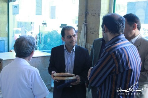 تجلیل فرماندار شهرستان گرگان از نانوای نمونه شهر گرگان