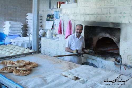 تجلیل فرماندار شهرستان گرگان از نانوای نمونه شهر گرگان
