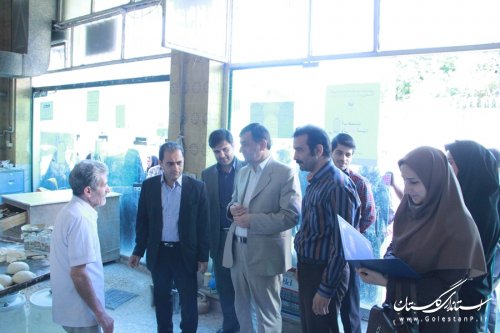 تجلیل فرماندار شهرستان گرگان از نانوای نمونه شهر گرگان
