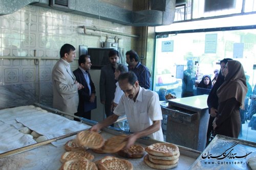 تجلیل فرماندار شهرستان گرگان از نانوای نمونه شهر گرگان