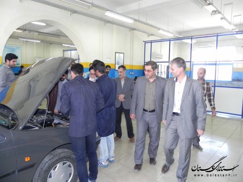 بازدید فرماندار مینودشت از واحد های مختلف فنی و حرفه ای شهرستان