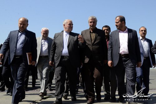استقبال استاندار گلستان از وزیر تعاون، کار و رفاه اجتماعی در فرودگاه گرگان