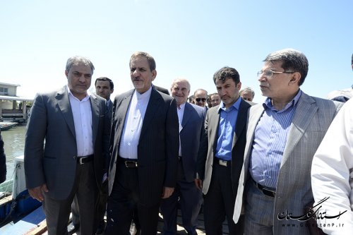 معاون اول رییس جمهور از تاسیسات پرورش ماهیان خاویاری آشوراده دیدن کرد