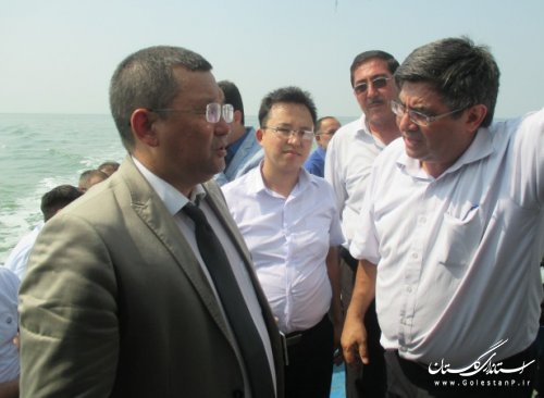 بازدید معاون اول استاندار منگستو در راس هیئت اقتصادی از اسکله بندرترکمن