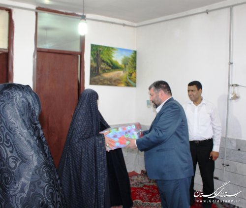 دیدار فرماندار آزادشهر با خانواده شهداء بمناسبت آغاز هفته دولت