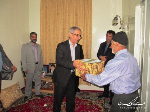 دیدار فرماندار کردکوی و هیات همراه با خانواده های شاهد و ایثارگر