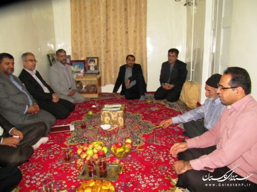 دیدار فرماندار کردکوی و هیات همراه با خانواده های شاهد و ایثارگر