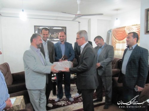 دیدار فرماندار کردکوی و هیات همراه با خانواده های شاهد و ایثارگر