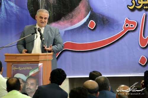 عزت شهیدان رجایی و باهنر در خدمات پنهانی آنها بود
