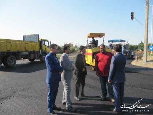بازدید فرماندار کلاله از اجرای پروژه آسفالت ورودی شهر