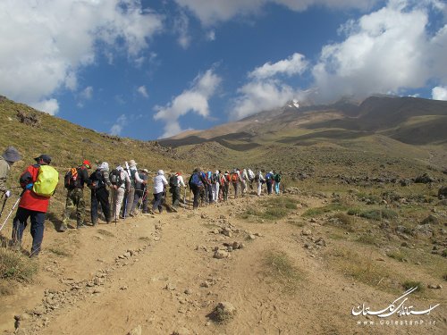 تیم کوهنوردی وزارت کشور و استانداری ها به قله دماوند صعود کردند