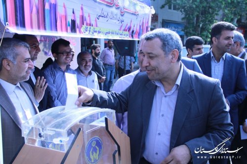 حضور فرماندار مرکز استان در جشن عاطفه ها